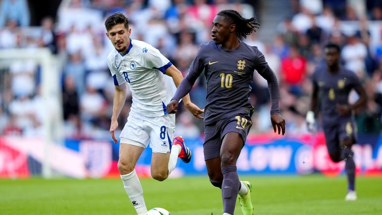 Eberechi Eze: Hành trình kỳ diệu của người đưa thư bí ẩn người Anh đến EURO 2024