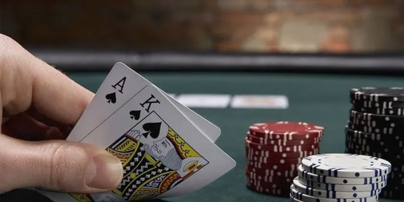 Tìm hiểu luật chơi poker chi tiết và dễ hiểu nhất năm 2025