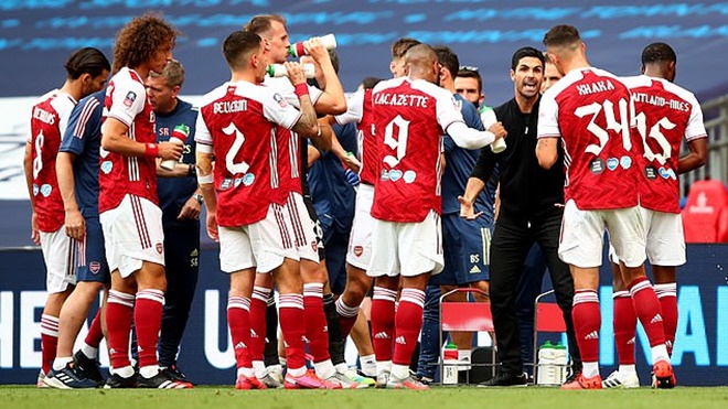 Đội bóng tỷ đô Arsenal sa thải 55 nhân viên, cầu thủ cảm thấy bị phản bội | baotintuc.vn