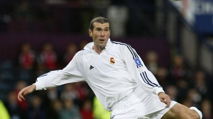 Zinedine Zidane Bậc Thầy Ma Thuật Trên Sân Cỏ - Hồi Sinh Câu Chuyện Về Một Huyền Thoại Bóng Đá