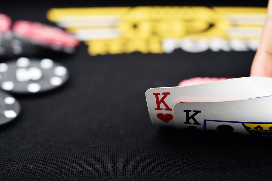 Luật chơi Poker 2025: Những luật bạn cần biết | Khu nghỉ dưỡng & Sân golf Hoiana