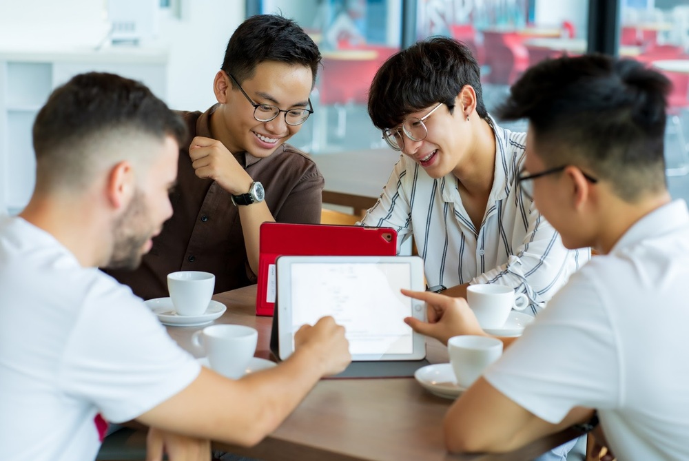 Những người quan tâm đến kinh doanh có thể đạt được thành công bằng cách học Quản trị kinh doanh.