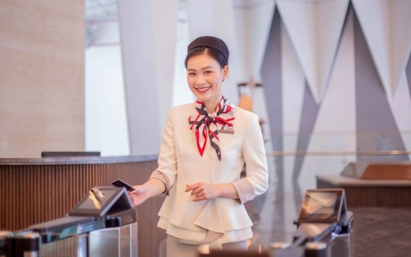 Bạn có thể trở thành nhân viên lễ tân với mức thu nhập cao và nhiều cơ hội thăng tiến.