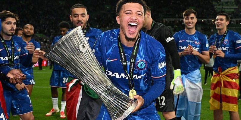 Jadon Sancho: Con đường đến với danh vọng của ngôi sao bóng đá Anh