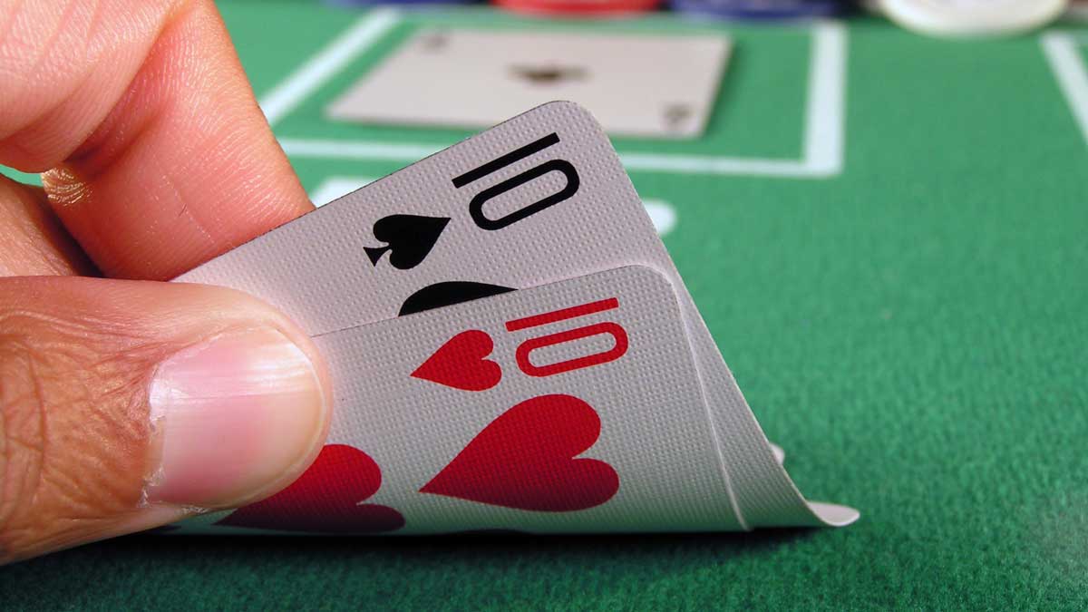 Nắm vững nghệ thuật chơi Đôi 10 trong poker - Poker Có Tâm