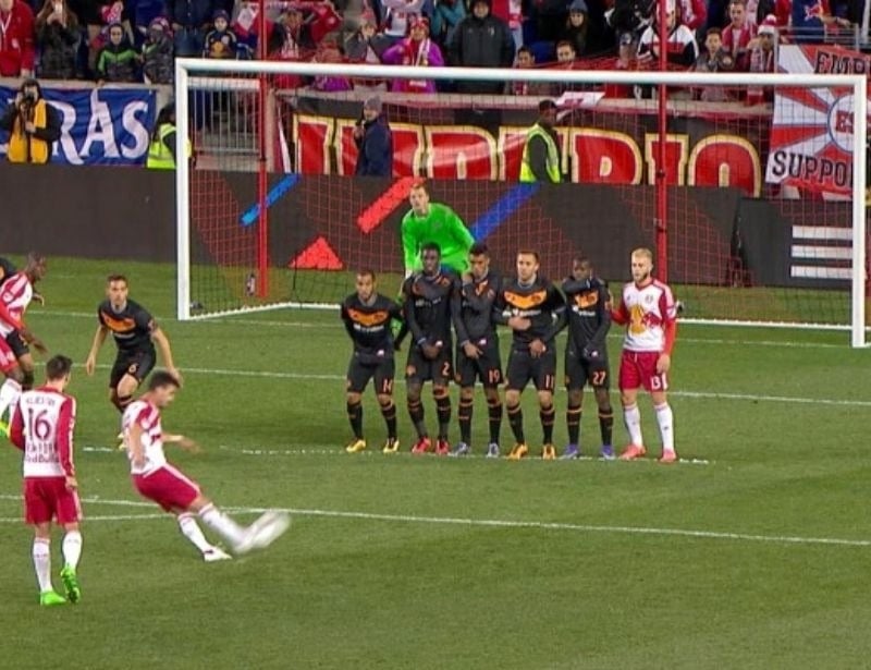 Phân tích chi tiết về lỗi trực tiếp trong bóng đá hiện đại