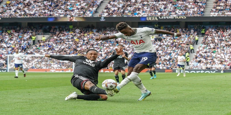 Kỹ thuật xoạc bóng sliding tackle