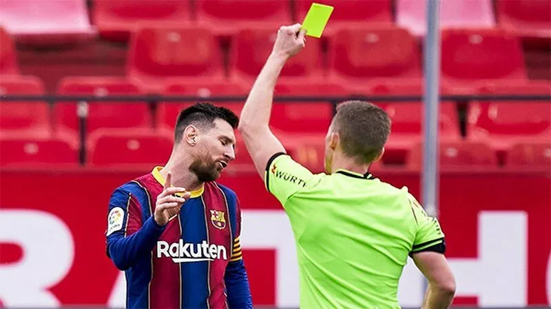 Các hành vi tẩy thẻ trong bóng đá