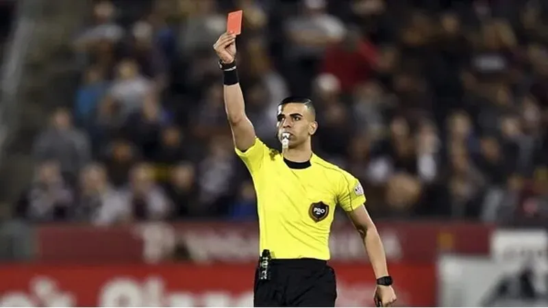 Tẩy thẻ trong bóng đá hiện đại