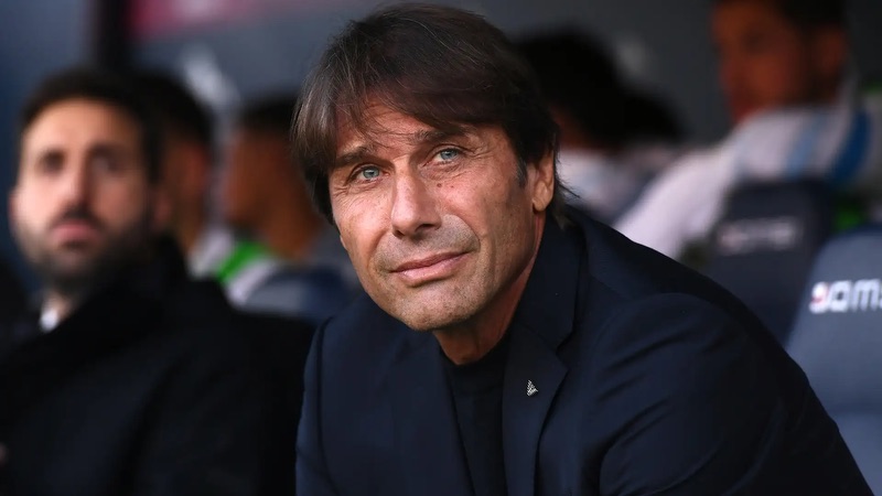 Antonio Conte và cuộc cách mạng sơ đồ 3 trung vệ