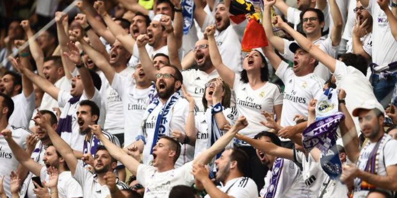 Không khí sân cỏ Real Madrid khi vang lên Hala Madrid