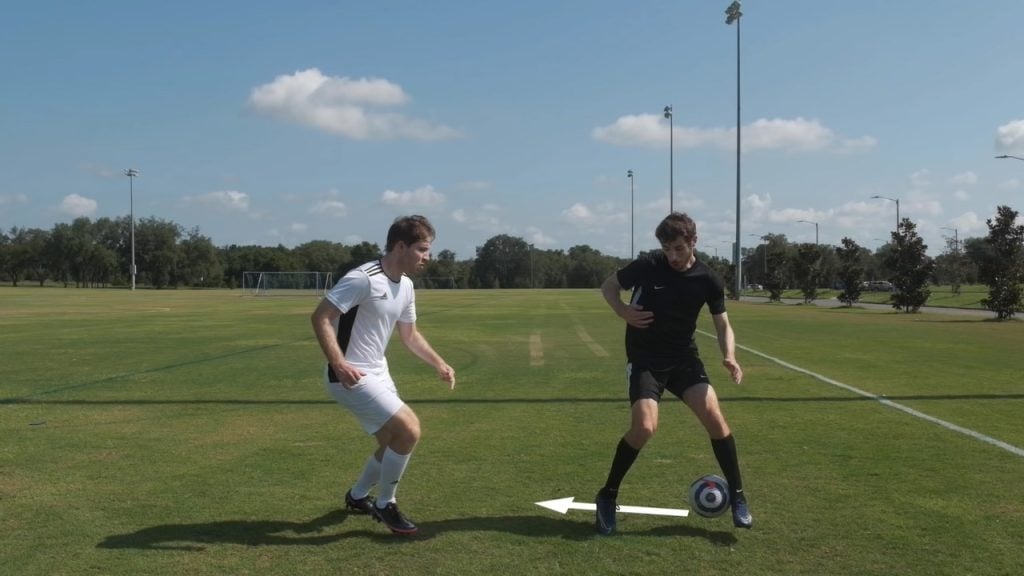 Phân tích trận đấu qua video và thực tế sân cỏ